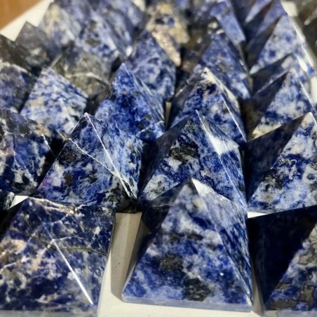 Πυραμίδα από φυσικό κρύσταλλο σοδαλίτη, 45-50mm