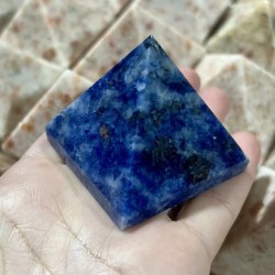 Πυραμίδα από φυσικό κρύσταλλο σοδαλίτη, 45-50mm