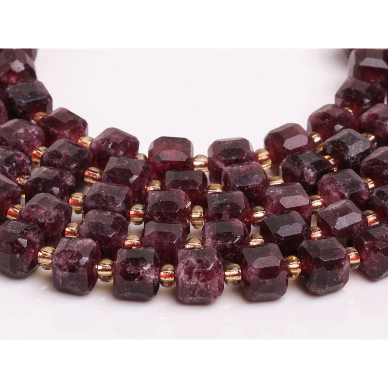 Γρανάτης - Garnet χρώμα σκούρο κόκκινο σχήμα κύβος ταγιέ 7 mm