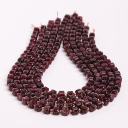 Γρανάτης - Garnet χρώμα σκούρο κόκκινο σχήμα κύβος ταγιέ 7 mm