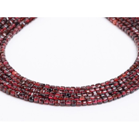 Γρανάτης - Garnet χρώμα κόκκινο σχήμα κύβος ταγιέ 2 mm