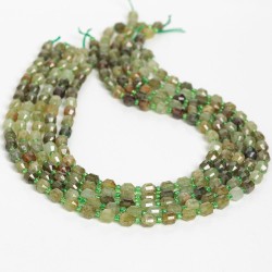 Γρανάτης - Garnet χρώμα πράσινο σχήμα οβάλ ταγιέ 6 mm