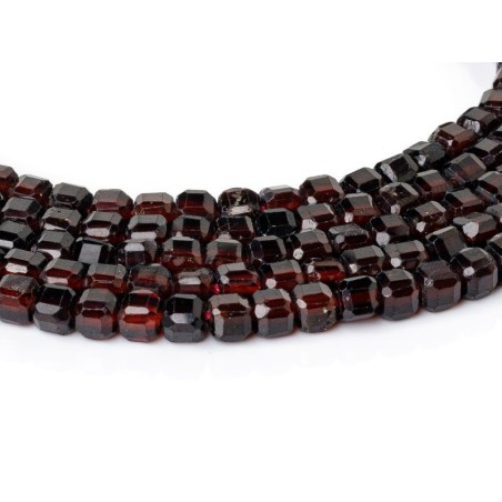 Γρανάτης - Garnet χρώμα σκούρο κόκκινο σχήμα κύβος ταγιέ 4 mm