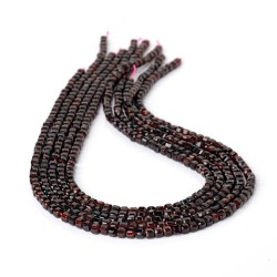 Γρανάτης - Garnet χρώμα σκούρο κόκκινο σχήμα κύβος ταγιέ 4 mm