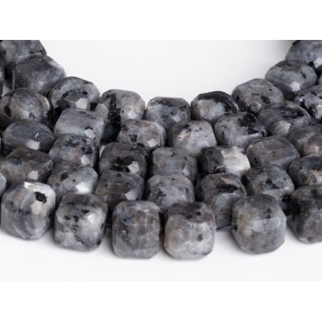 Λαμπραντορίτης - Labradorite χρώμα μαύρο σχήμα κύβος ταγιέ 8.5 mm