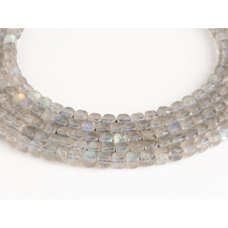Λαμπραντορίτης - Labradorite χρώμα γκρι σχήμα κύβος ταγιέ 4 mm