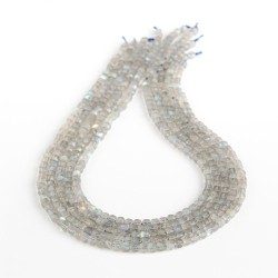 Λαμπραντορίτης - Labradorite χρώμα γκρι σχήμα κύβος ταγιέ 4 mm